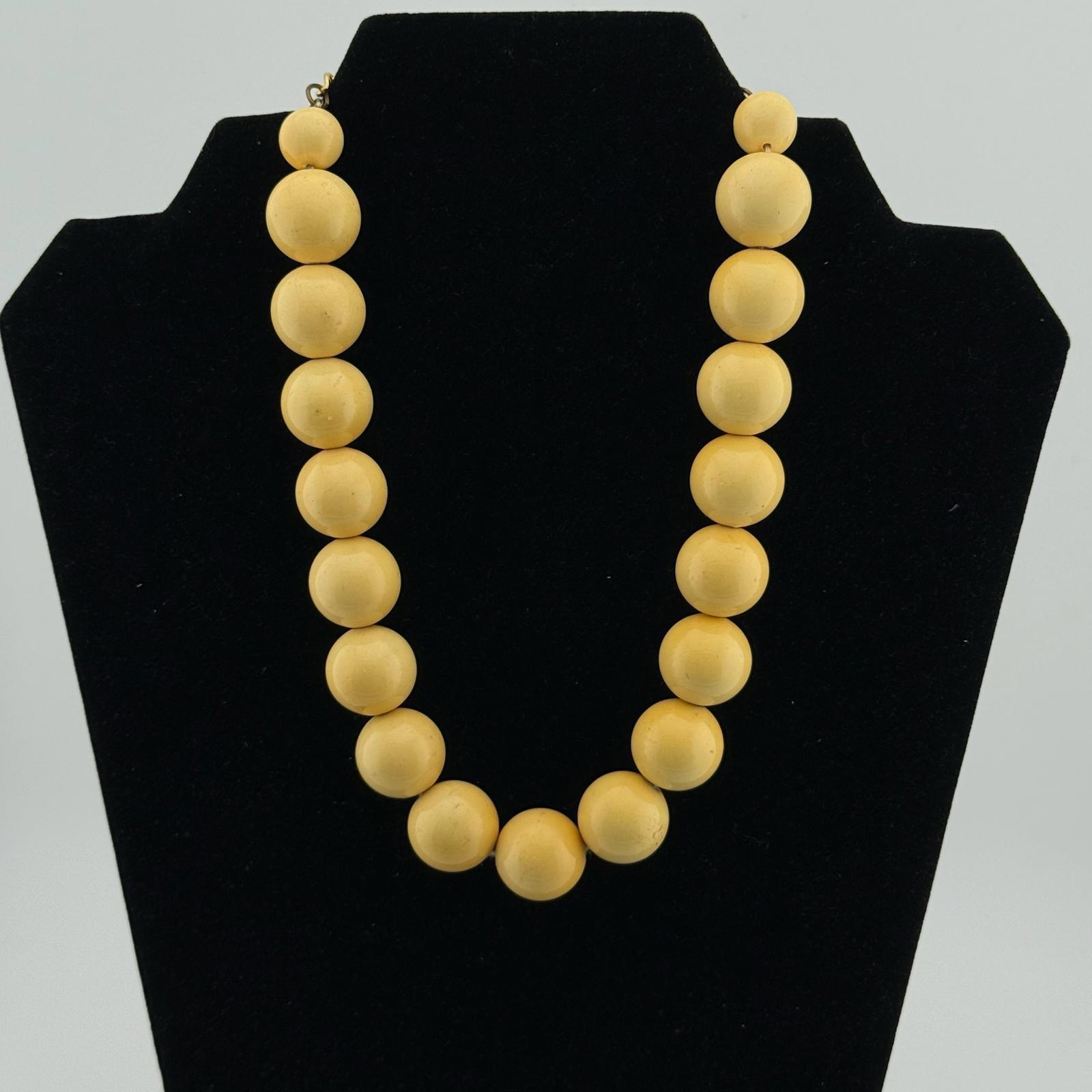 16 Retro Style Chunky Beaded Necklace WHook Clasp